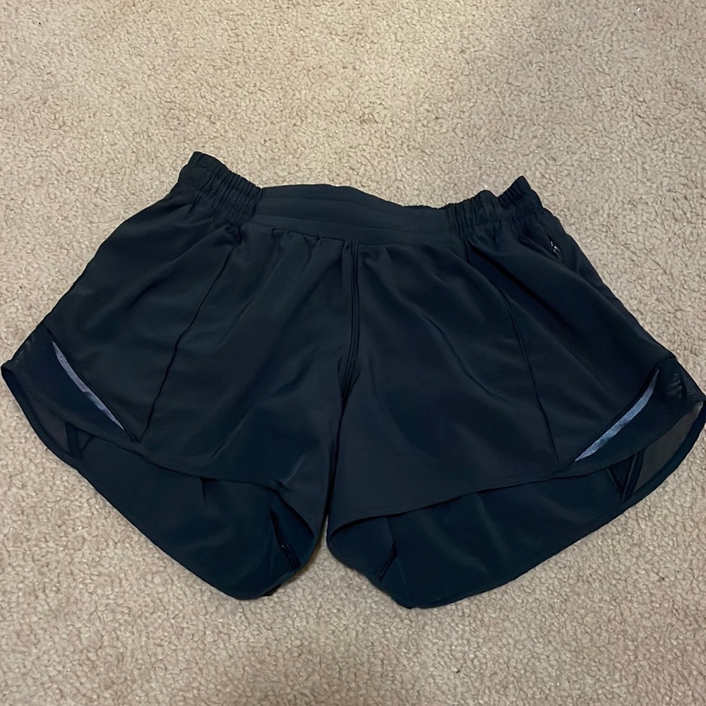 LULULEMON🍋 🖤Black Hotty Hot shorts, size 6🖤